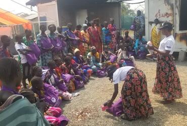 GBV AoR: Demonstration of the use of dignity kits to women